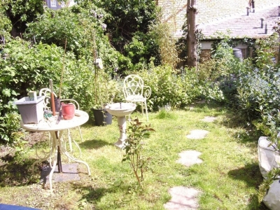 Lovely 1 bed garden flat lower ground level